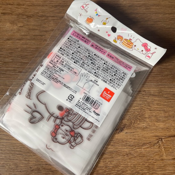 HELLO KITTY-Imported, RARE (NWT) Plastic Character Gloves-10 Pairs - Picture 2 of 5